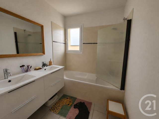 Appartement T3 à louer - 3 pièces - 60.11 m2 - ST QUENTIN DE BARON - 33 - AQUITAINE - Century 21 Nci Immobilier